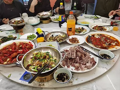 The dinner party held by the COZY International department before the May Day holiday