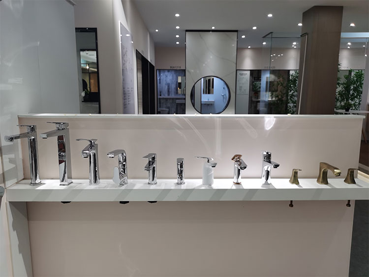 Basin faucet single hole mounted bathroom faucets