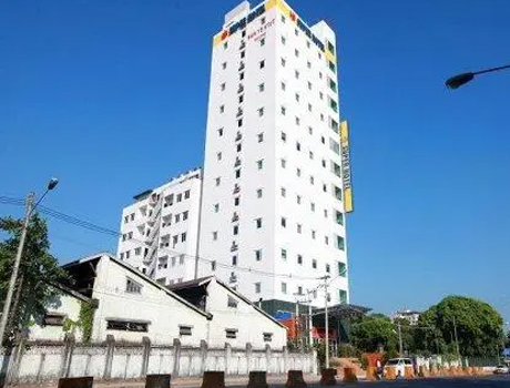 Burma Super Hotel