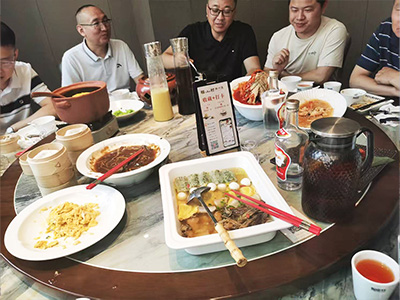 Sales Manager Kawen Liu Hosts Party to Celebrate Twin Daughters’ High School Admission