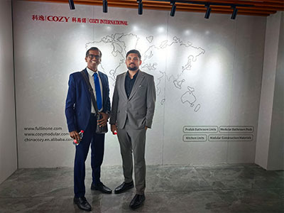 A group of customers from the Middle East came to visit the factory in Danyang
